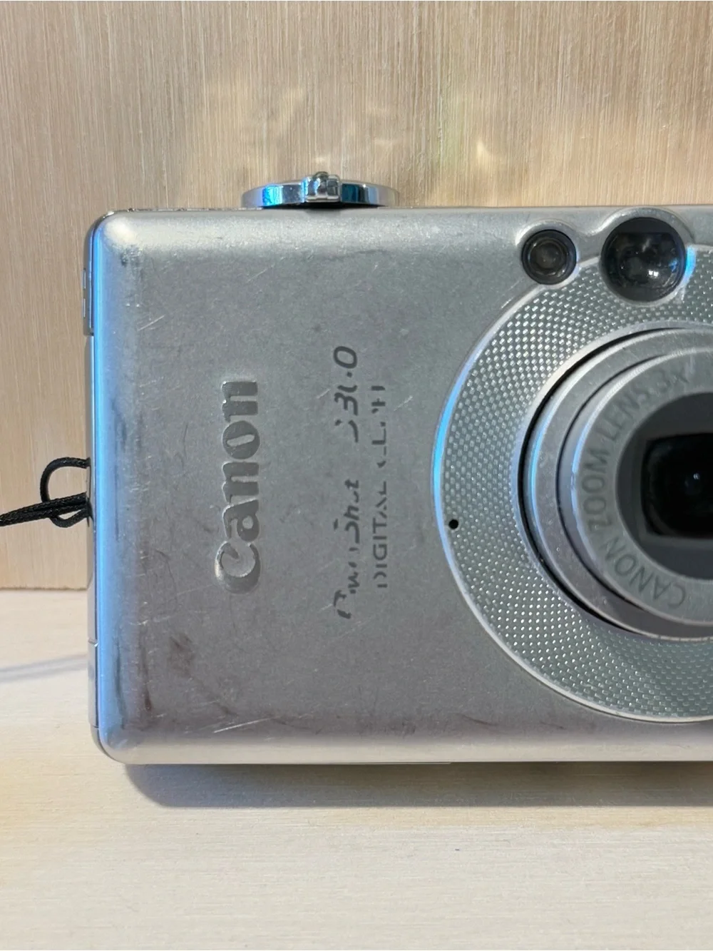 Canon PowerShot SD300 Digital Elph 4MP Camera Tested Good w/Charg-Bat-Card Read!